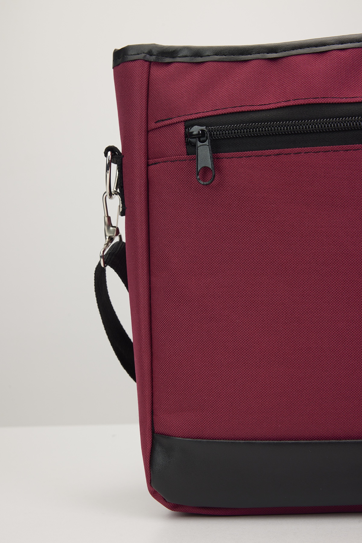 Bordó színű textil férfi laptop táska