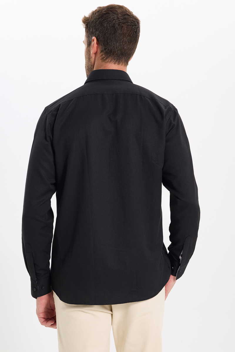 Fekete Classic Fit - Comfort Fit Anyagában Mintás Ing - Legombolható Gallér – TUDORS Fekete Classic Fit - Comfort Fit Anyagában Mintás Ing - Legombolható Gallér – TUDORS