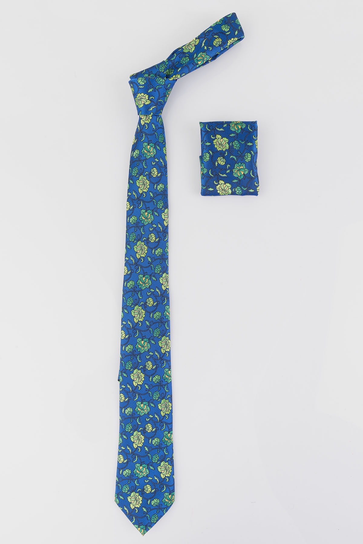 Kék színű sárga virágmintás klasszikus nyakkendő
