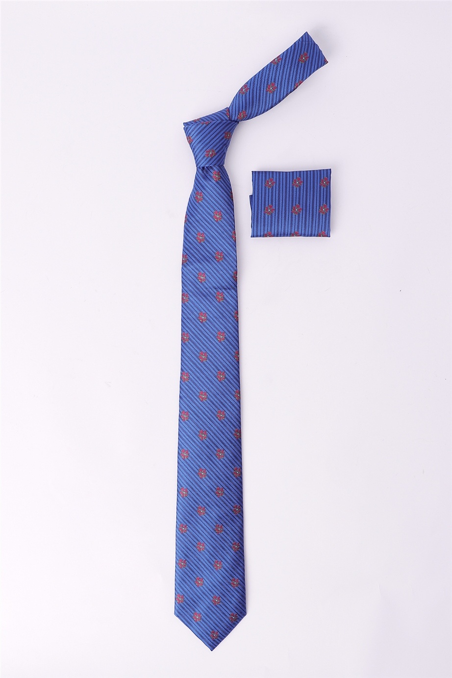 Királykék színű bordó virágmintás klasszikus nyakkendő