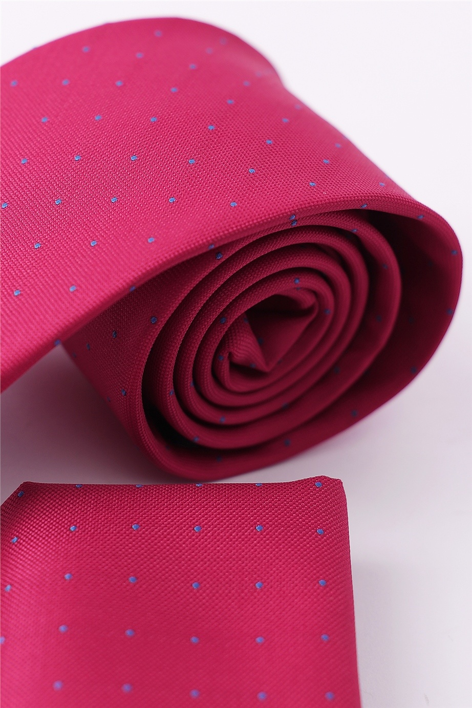 Magenta színú apró pöttyös klasszikus nyakkendő