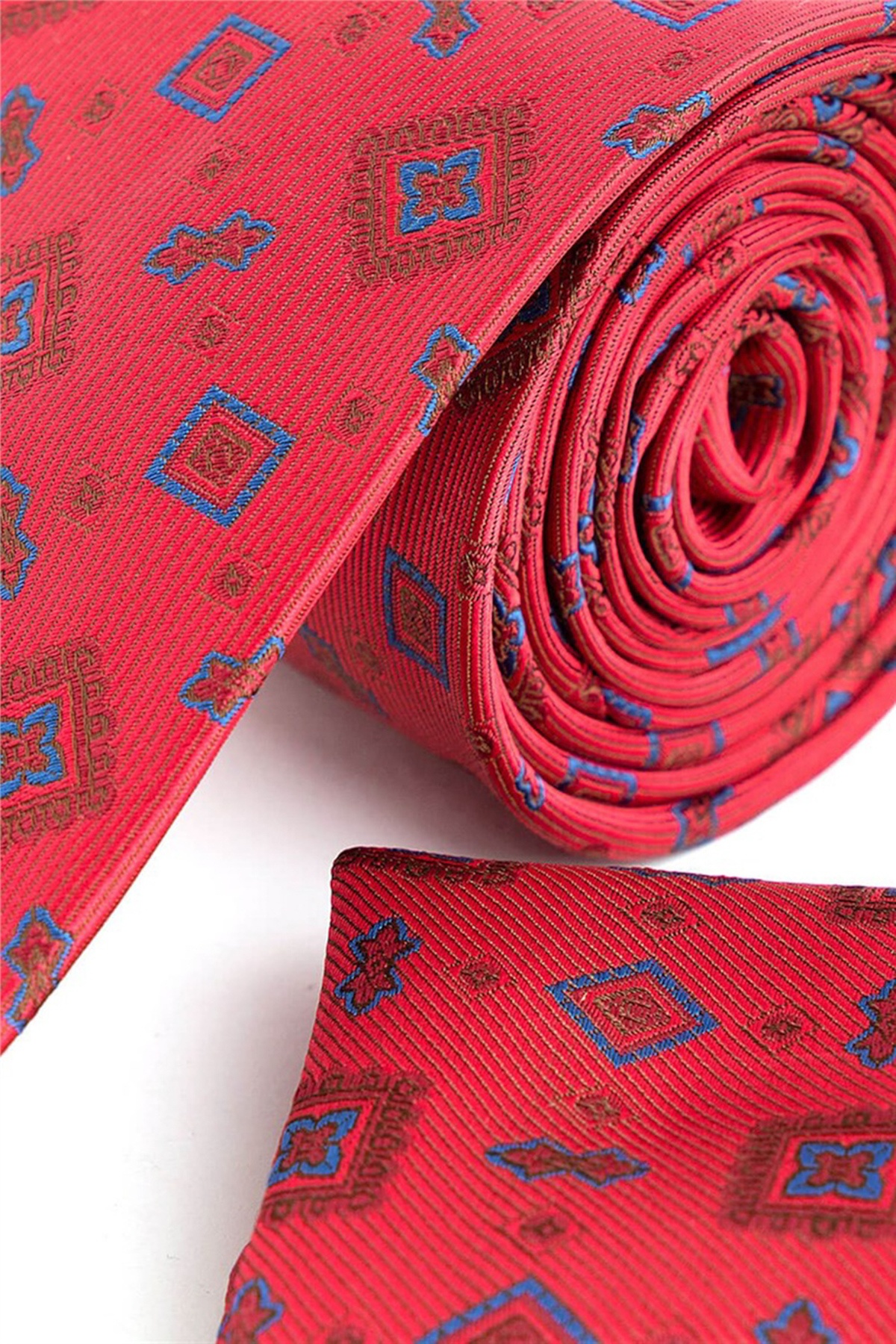 Piros színű kék mintás klasszikus nyakkendő