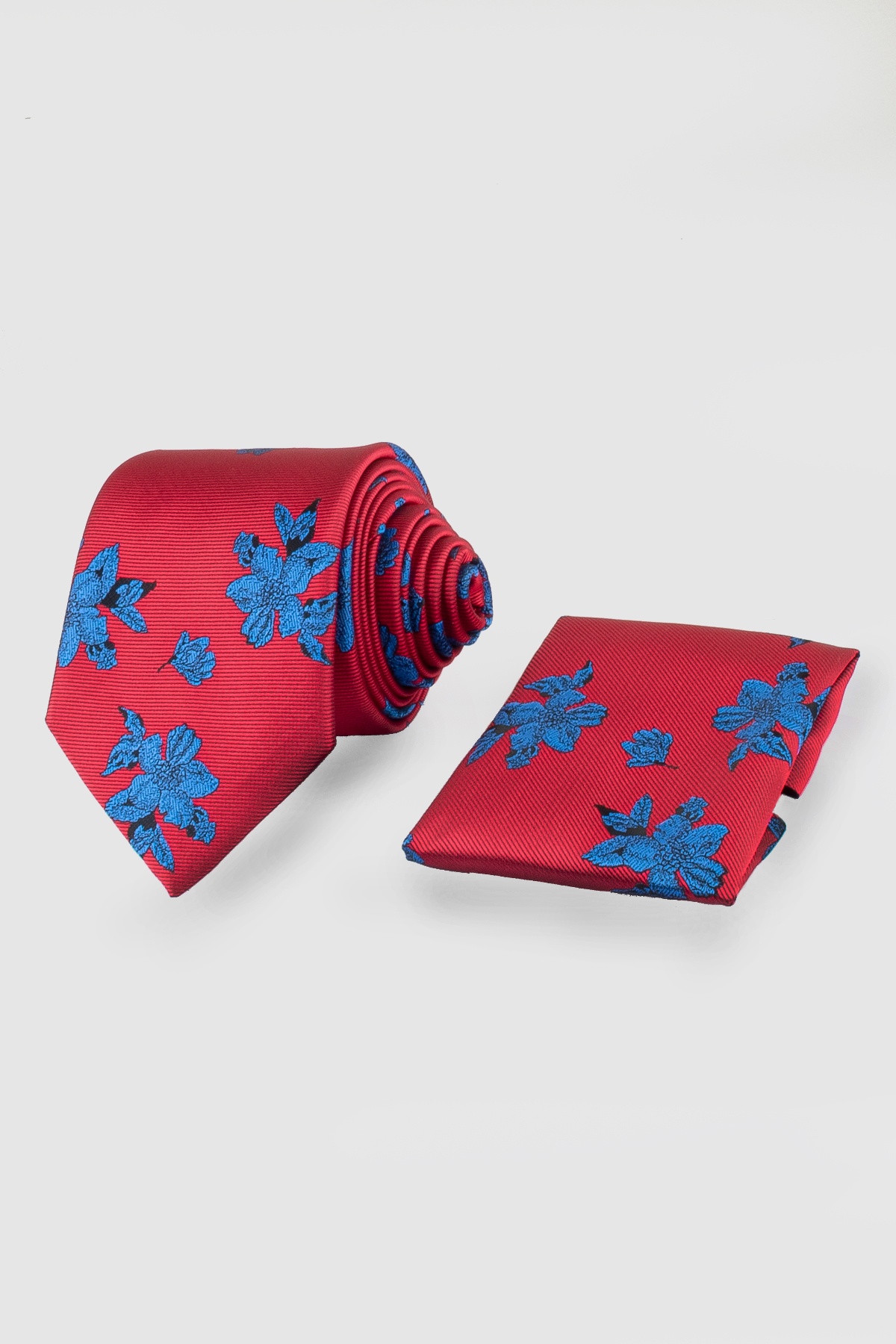 Piros színű kék virágmintás klasszikus nyakkendő