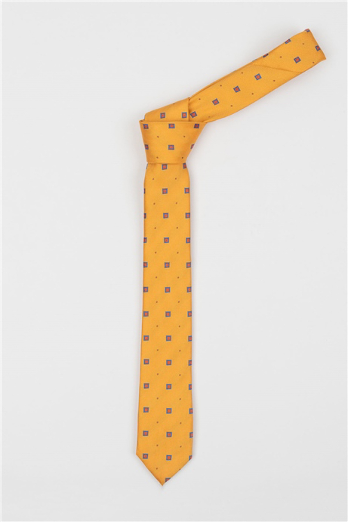 Sárga színű kék kis kockás vékony nyakkendő