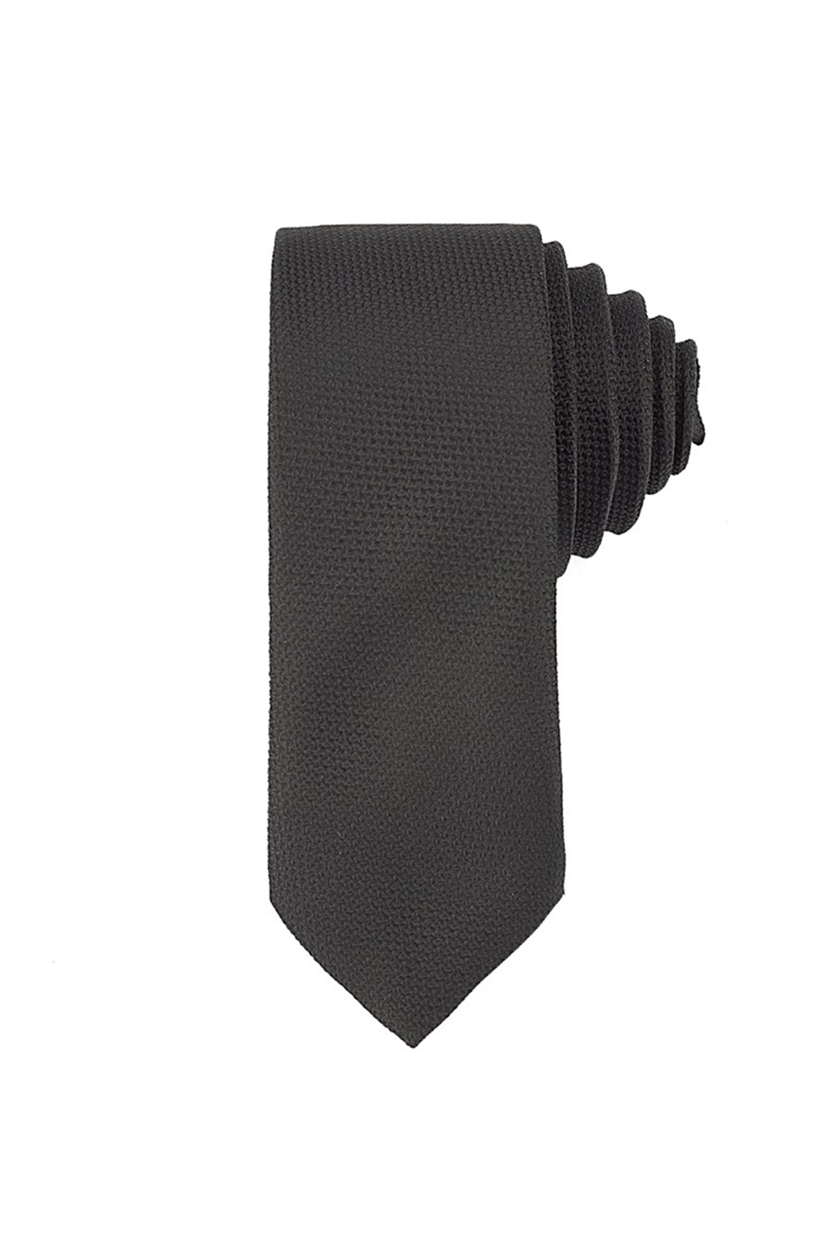 Fekete színű anyagában mintás vékony nyakkendő