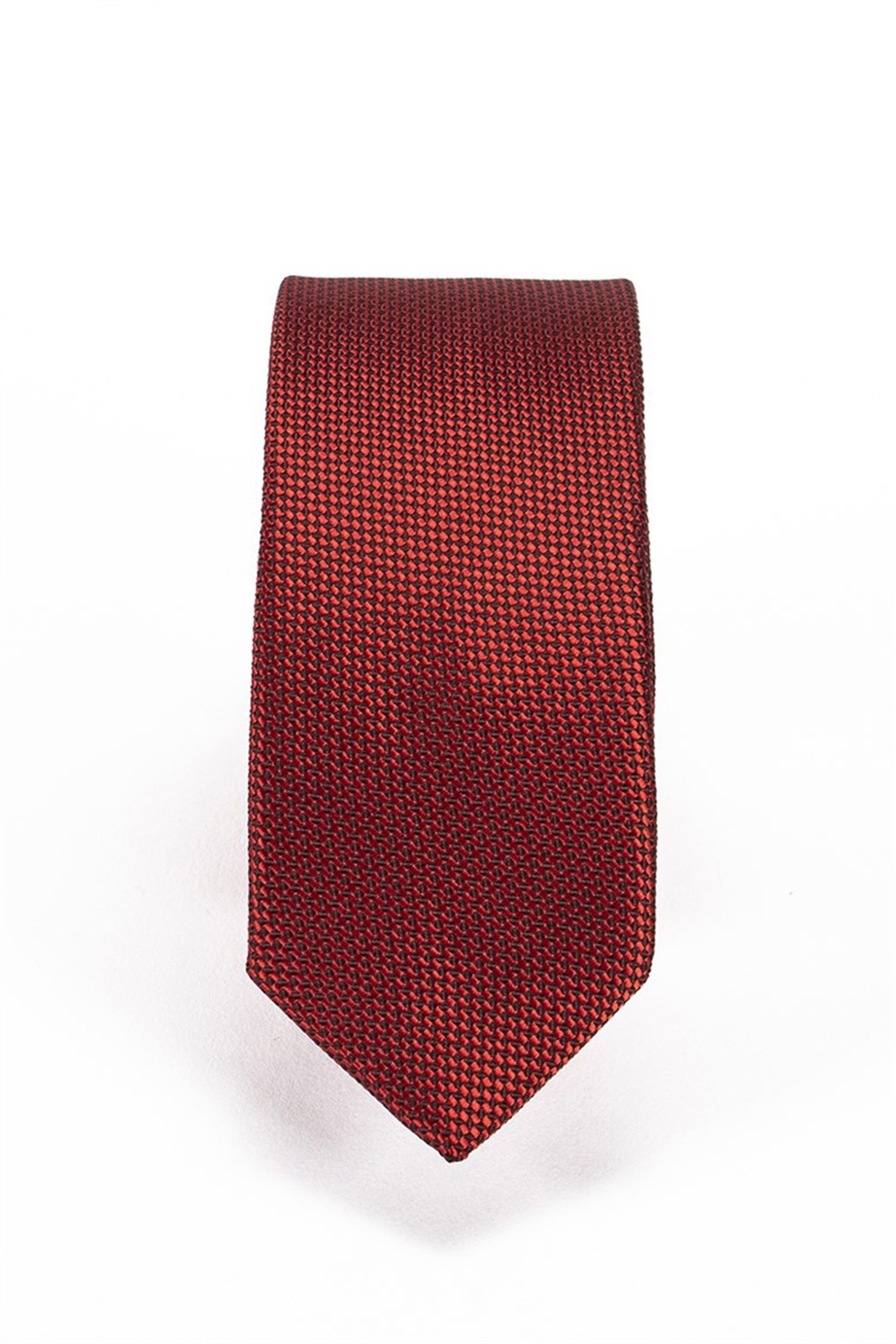 Piros színű anyagában mintás vékony nyakkendő