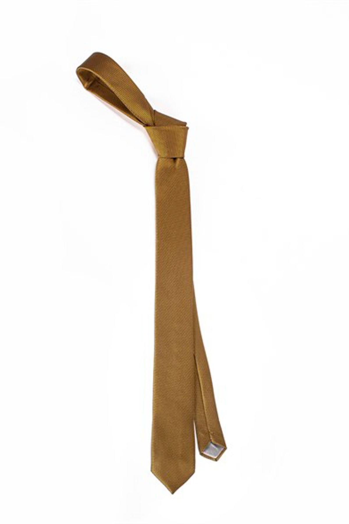 Arany színű anyagában mintás vékony nyakkendő