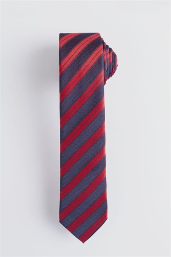 Sötétszürke alapon piros csíkos klasszikus nyakkendő
