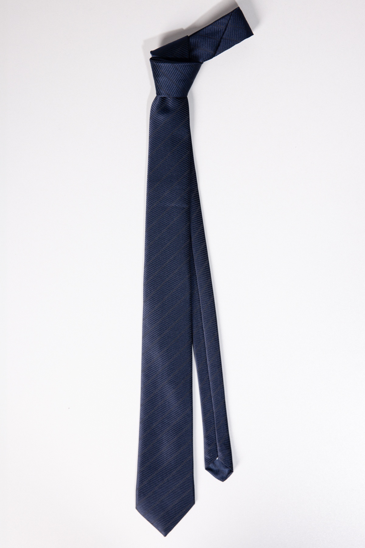  темно синий галстук