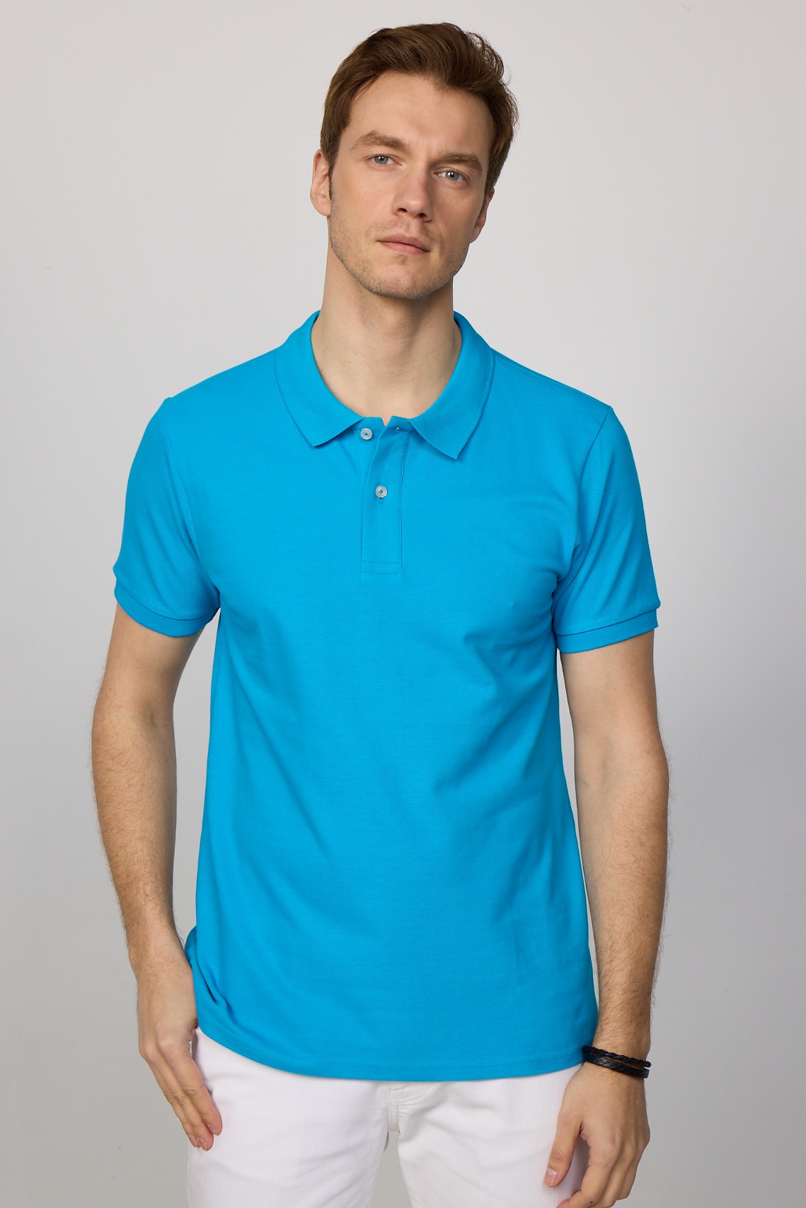 Élénk kék színű slim fit galléros férfi póló