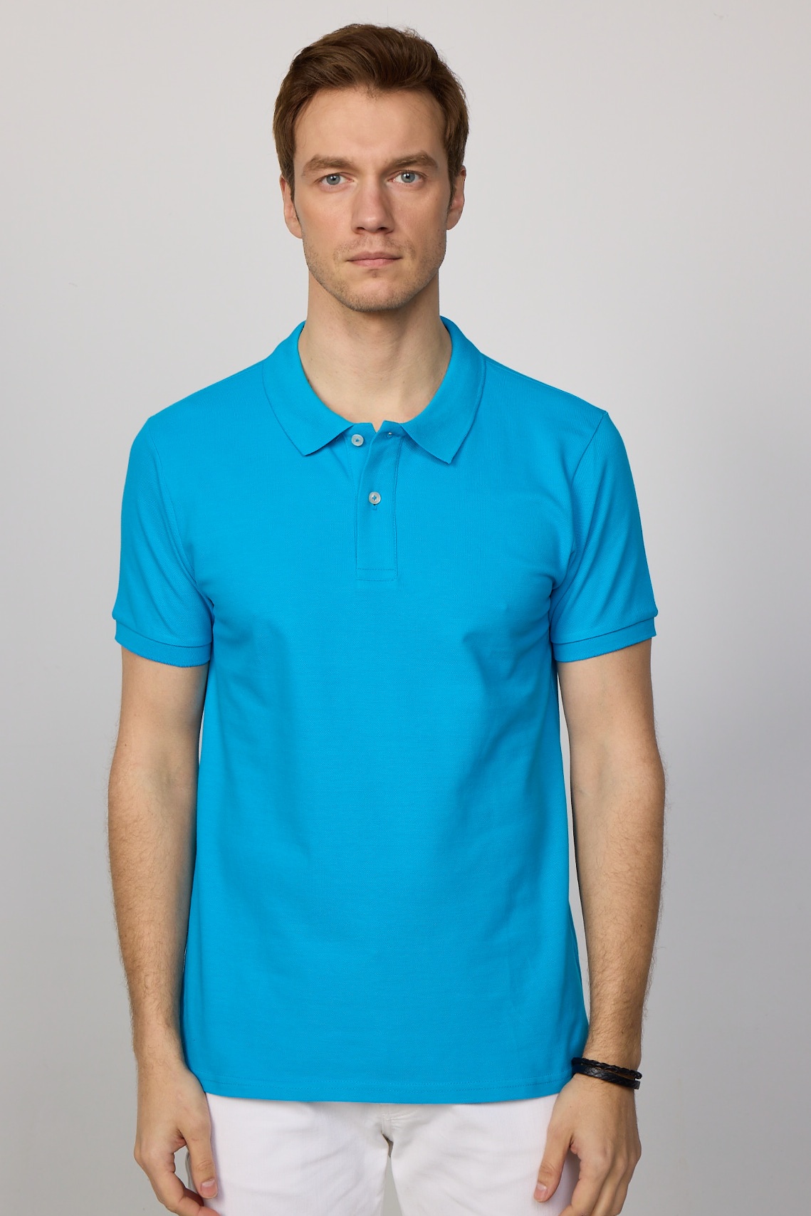 Élénk kék színű slim fit galléros férfi póló