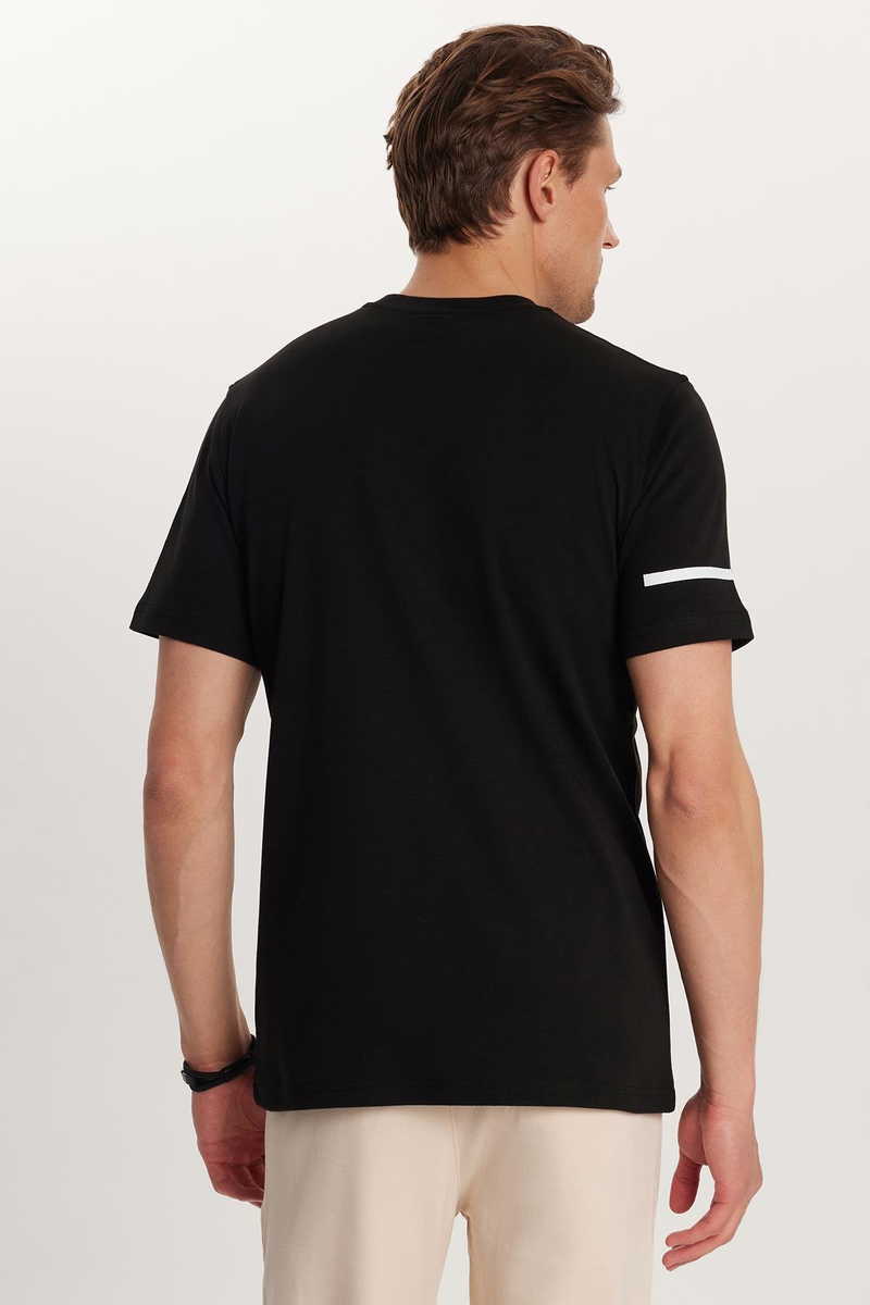 Slim Fit T-Shirt Slim Fit T-Shirt