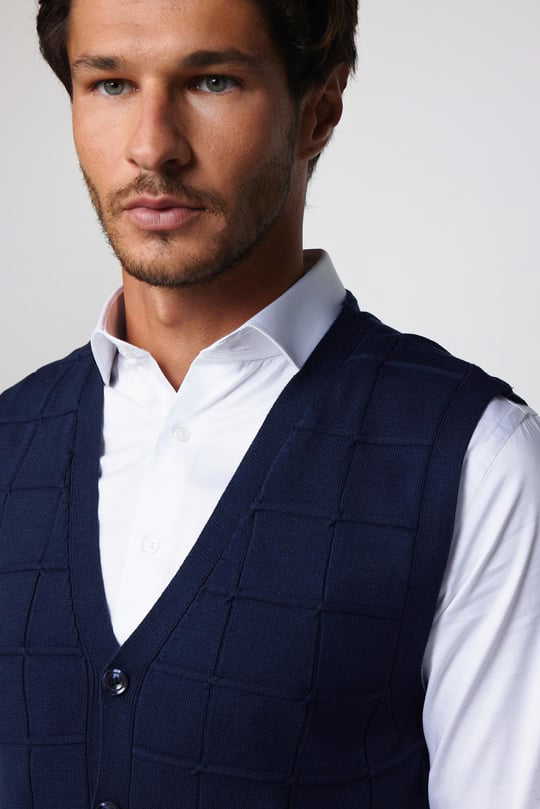 Slim Fit Knitted Vest