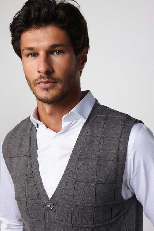 Slim Fit Knitted Vest